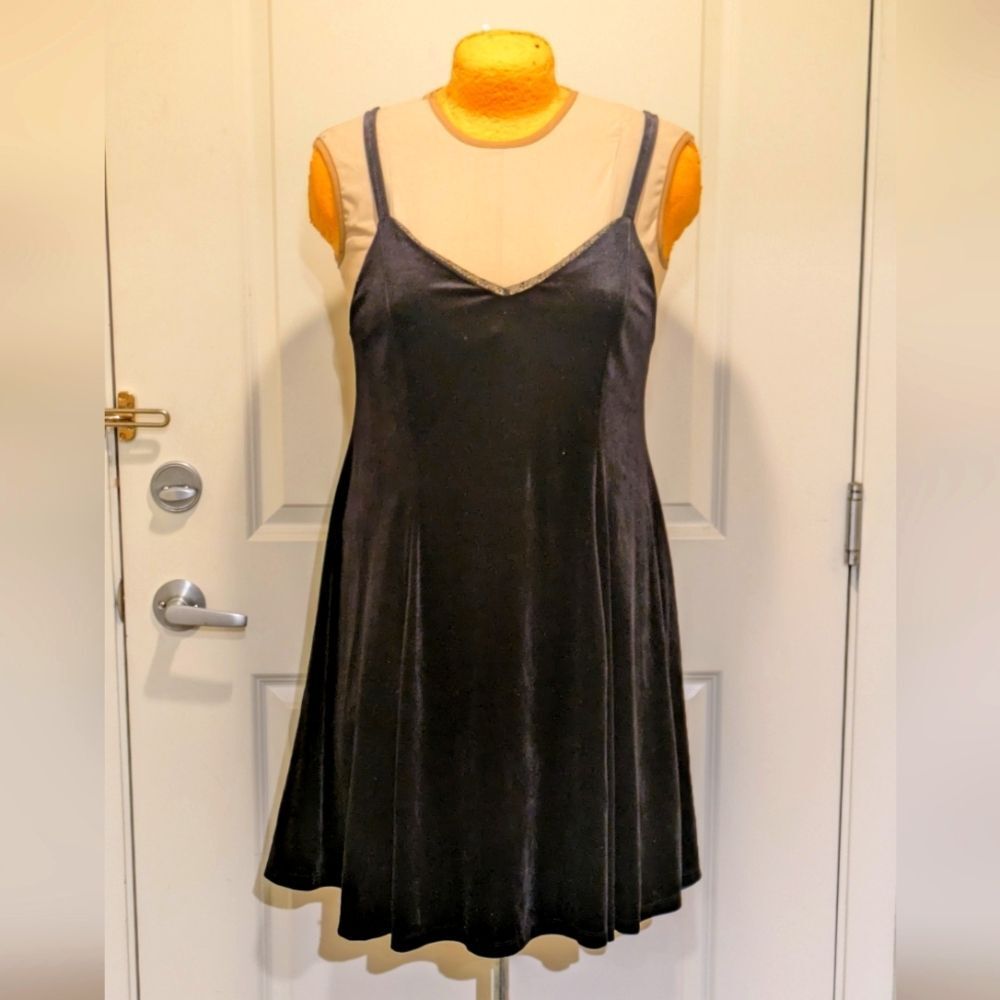 EUC XL Black Stretch Velvet Gothic Spaghetti Strap Skater Dress